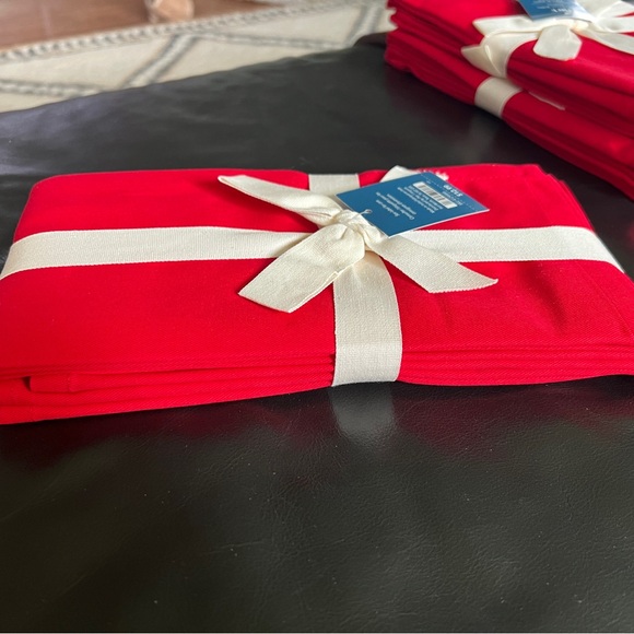 Pier 1 Red Classic Buffet Napkins.  NWT each set contains (4) 20 x 20 in Napkins - Picture 5 of 5